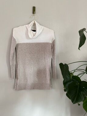 💖3 for $25 bundle💖 Tahari Two-Tone Cowl Neck Sweater - Cream & Taupe